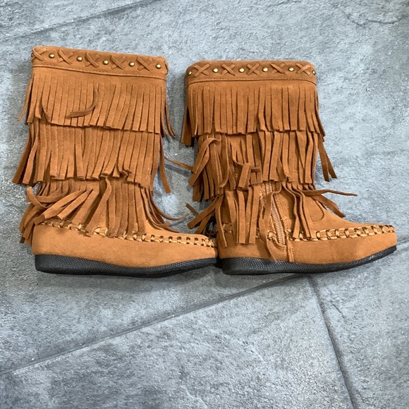 Winter Boots - Picture 3 of 6